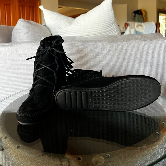 Minnetonka Tramper Boot - Picture 8 of 9